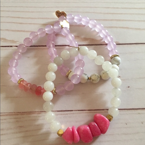 Stretched Bracelets Pink Beads OSFM BNWOT - Picture 2 of 2